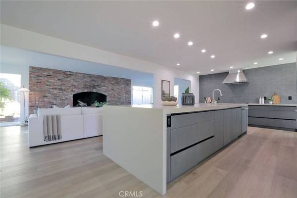 418 E Bay ST, Costa Mesa, CA 92627