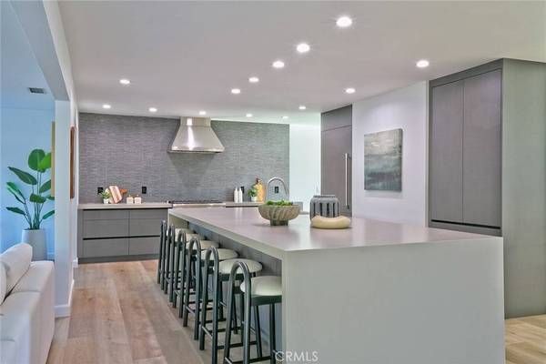 418 E Bay ST, Costa Mesa, CA 92627