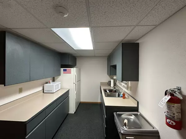 602 Pleasant Oak Suite E Drive, Oregon, WI 53575