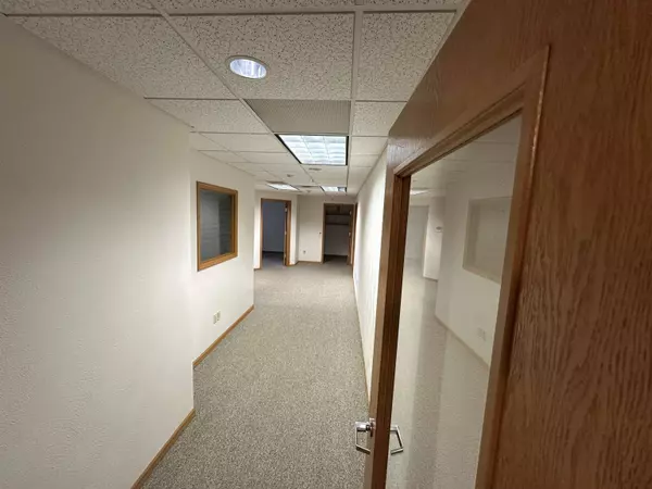 602 Pleasant Oak Suite E Drive, Oregon, WI 53575