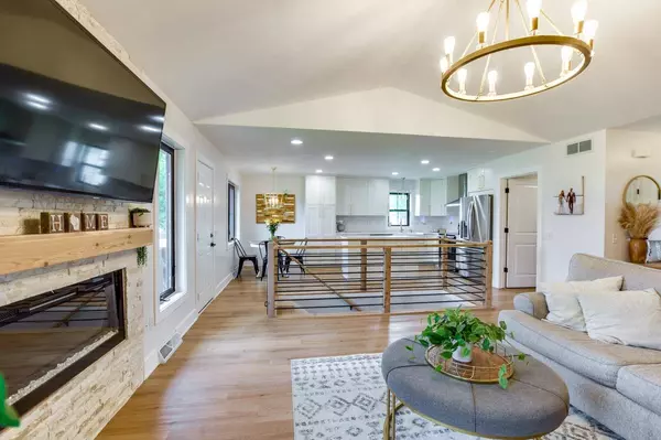 1407 Broadway Drive, Sun Prairie, WI 53590