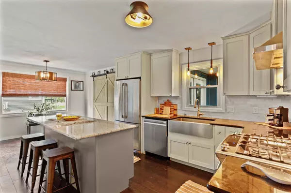 1075 TARA Drive, Sun Prairie, WI 53590