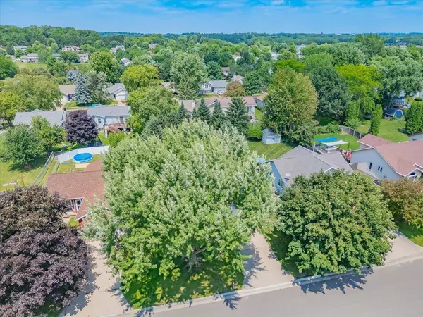 824 W Mohawk Trail, Deforest, WI 53532