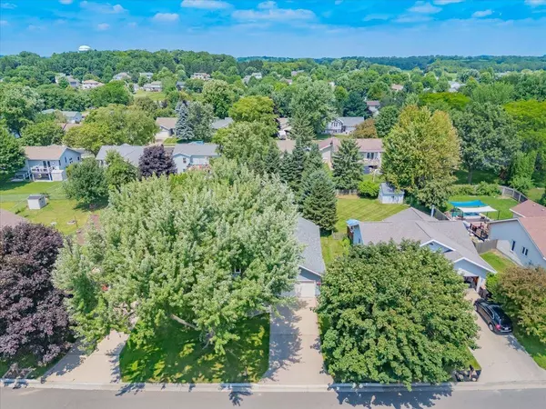 824 W Mohawk Trail, Deforest, WI 53532