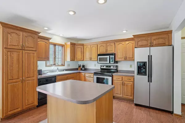 210 Red Fox Drive, Johnson Creek, WI 53038-955