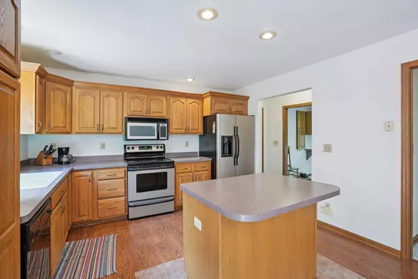 210 Red Fox Drive, Johnson Creek, WI 53038-955