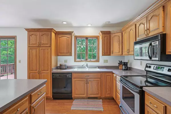 210 Red Fox Drive, Johnson Creek, WI 53038-955