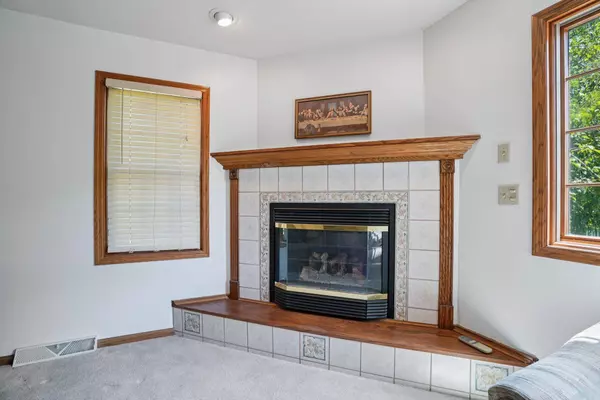 210 Red Fox Drive, Johnson Creek, WI 53038-955