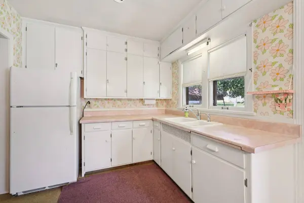 1020 W Main Street, Watertown, WI 53098-2435