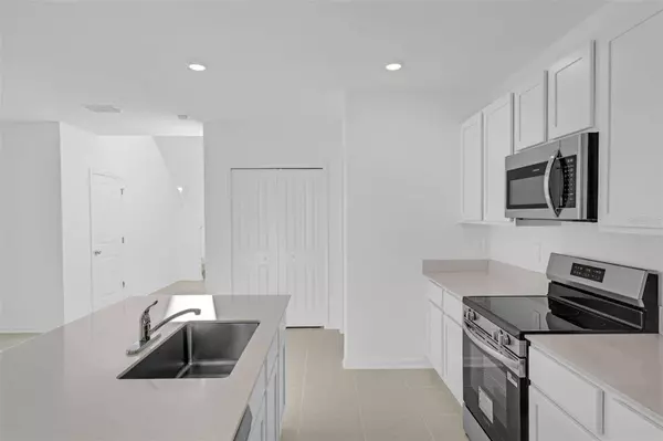 5428 MEADOW WALK DR, Davenport, FL 33837