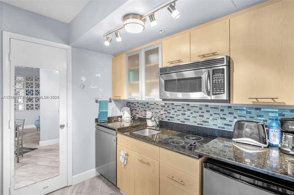 2670 E Sunrise Blvd #1002, Fort Lauderdale, FL 33304