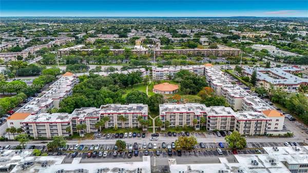 3000 NW 48th Ter #126, Lauderdale Lakes, FL 33313