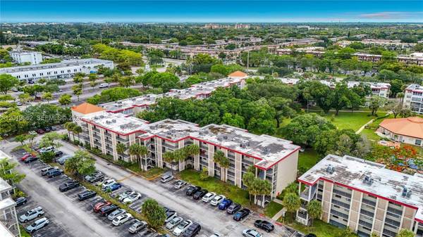 3000 NW 48th Ter #126, Lauderdale Lakes, FL 33313