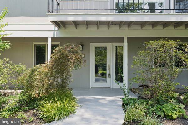 9821 BETTEKER LN, Potomac, MD 20854