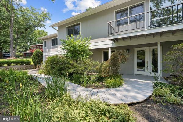 9821 BETTEKER LN, Potomac, MD 20854