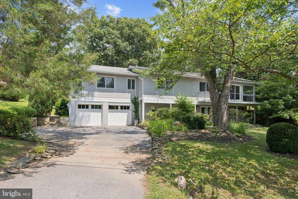 9821 BETTEKER LN, Potomac, MD 20854