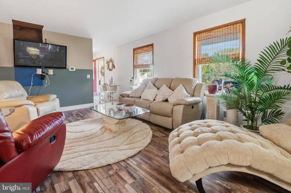 1117 TREASURE AVE, Manahawkin, NJ 08050