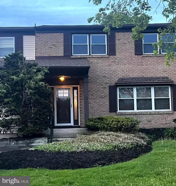 10 SPRING CT, Cherry Hill, NJ 08003