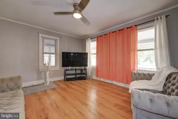 322 WASHINGTON AVE, Laurel Springs, NJ 08021