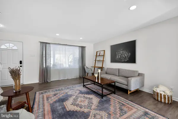 1721 COUNTRY CLUB DR, Cherry Hill, NJ 08003