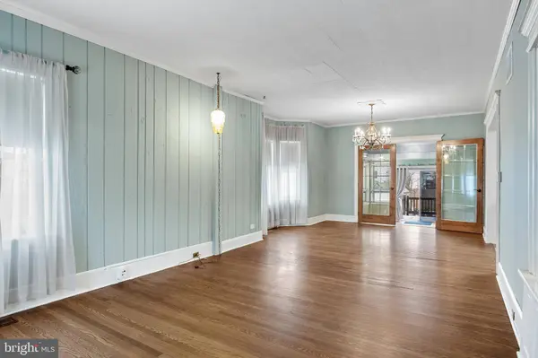 8 MERION TER, Collingswood, NJ 08108