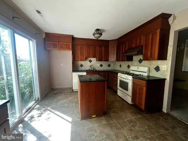 214 LAFAYETTE DR, Swedesboro, NJ 08085