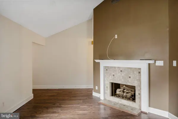15 EMBASSY DR, Cherry Hill, NJ 08002