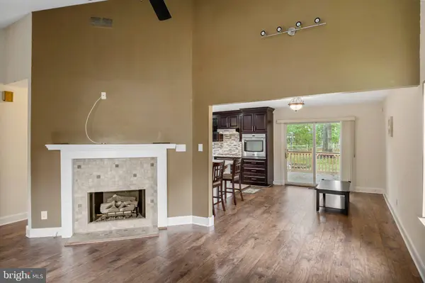 15 EMBASSY DR, Cherry Hill, NJ 08002