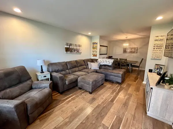 4201 GRENWICH LN, Mount Laurel, NJ 08054
