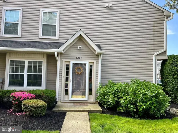 4201 GRENWICH LN, Mount Laurel, NJ 08054