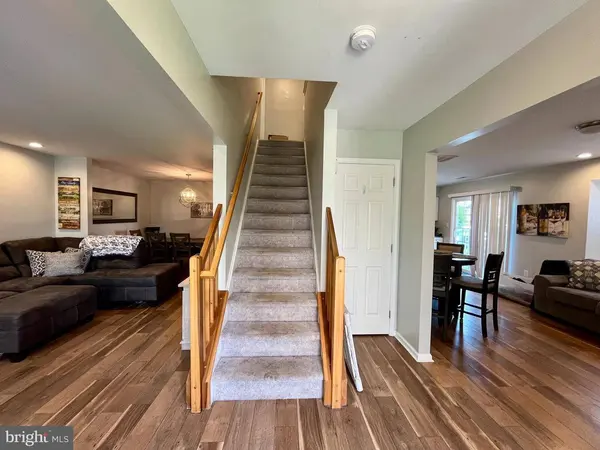 4201 GRENWICH LN, Mount Laurel, NJ 08054