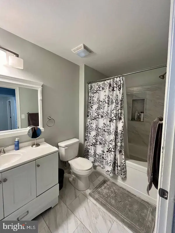 4201 GRENWICH LN, Mount Laurel, NJ 08054