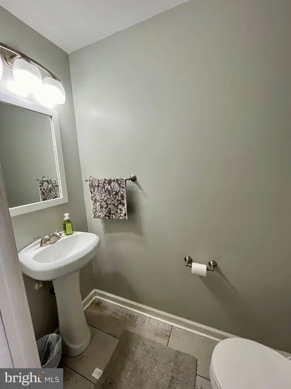 4201 GRENWICH LN, Mount Laurel, NJ 08054