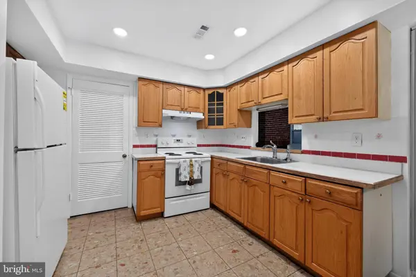 325 CARLETON LN, Mount Laurel, NJ 08054
