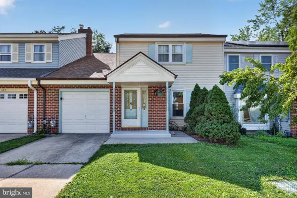325 CARLETON LN