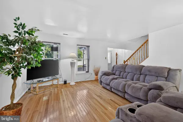 325 CARLETON LN, Mount Laurel, NJ 08054