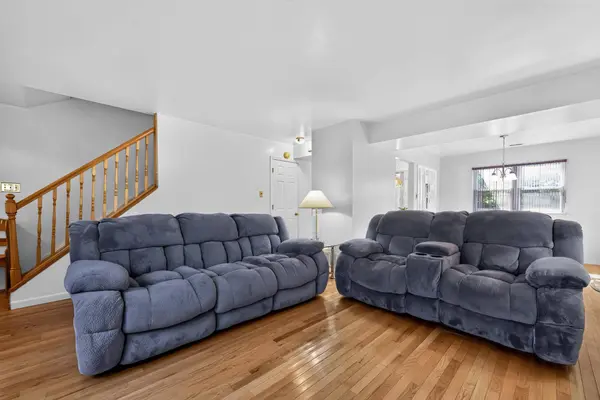 325 CARLETON LN, Mount Laurel, NJ 08054