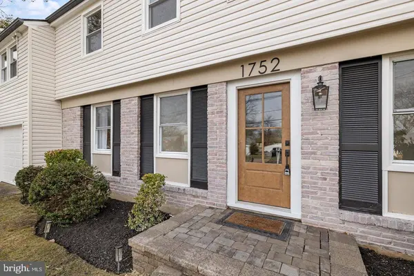 1752 LARK LN, Cherry Hill, NJ 08003