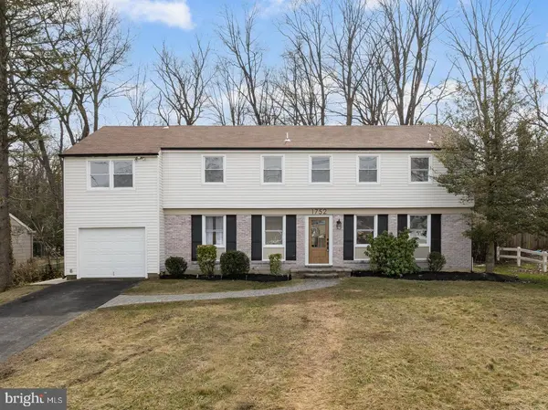 1752 LARK LN