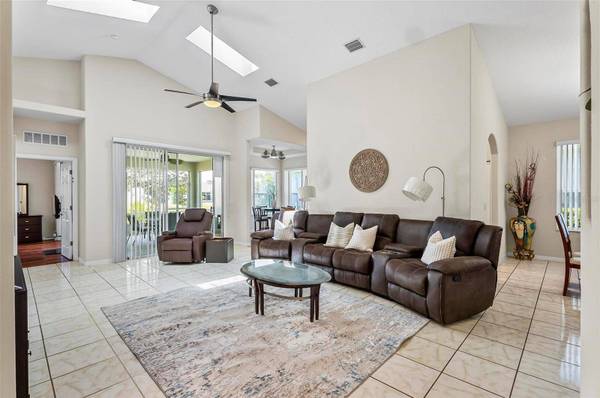 19 RAINTREE CIR, Palm Coast, FL 32164