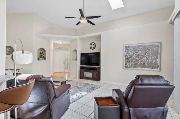 19 RAINTREE CIR, Palm Coast, FL 32164