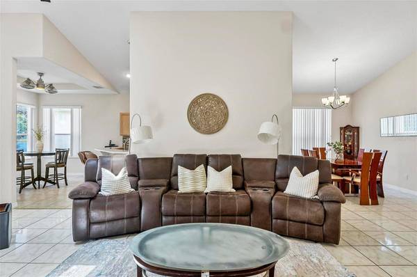 19 RAINTREE CIR, Palm Coast, FL 32164