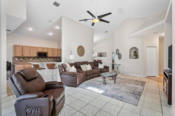 19 RAINTREE CIR, Palm Coast, FL 32164