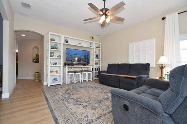 2 MARINA POINT PL, Palm Coast, FL 32137