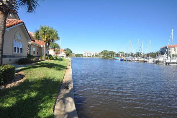 10 MARINA POINT PL, Palm Coast, FL 32137