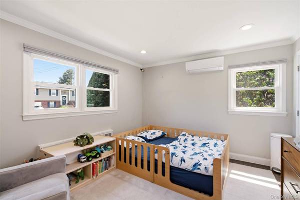 430 Hilda ST, East Meadow, NY 11554