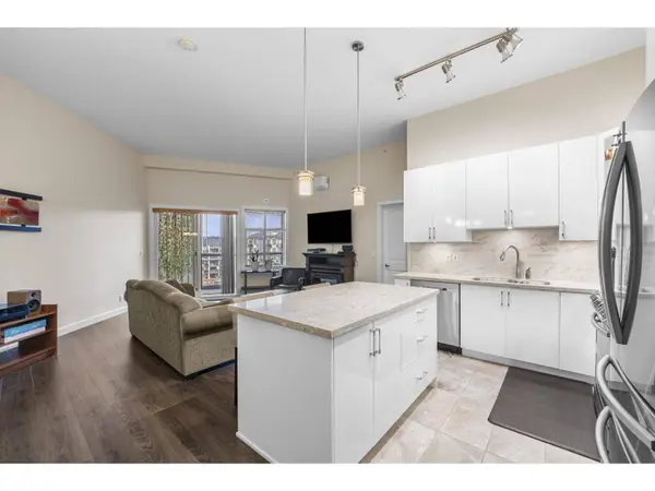 8526 202B ST #607, Langley, BC V2Y3L3