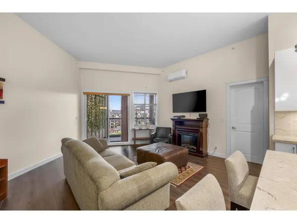 8526 202B ST #607, Langley, BC V2Y3L3