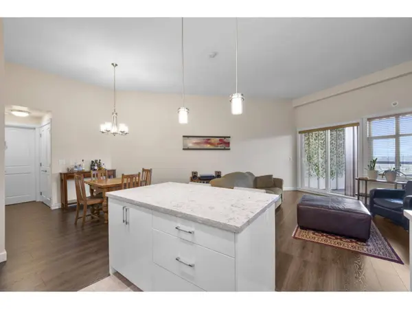 8526 202B ST #607, Langley, BC V2Y3L3