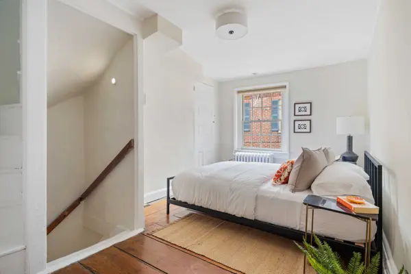 143 Fitzwater St, Philadelphia, PA 19147-3407